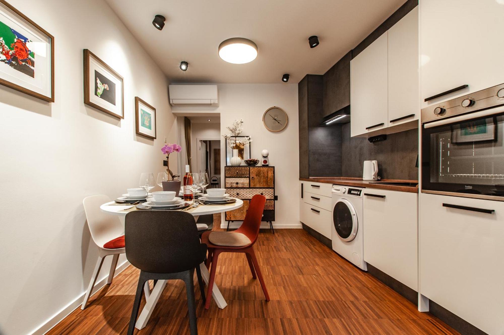 Six In The City Apartment, Любляна Экстерьер фото