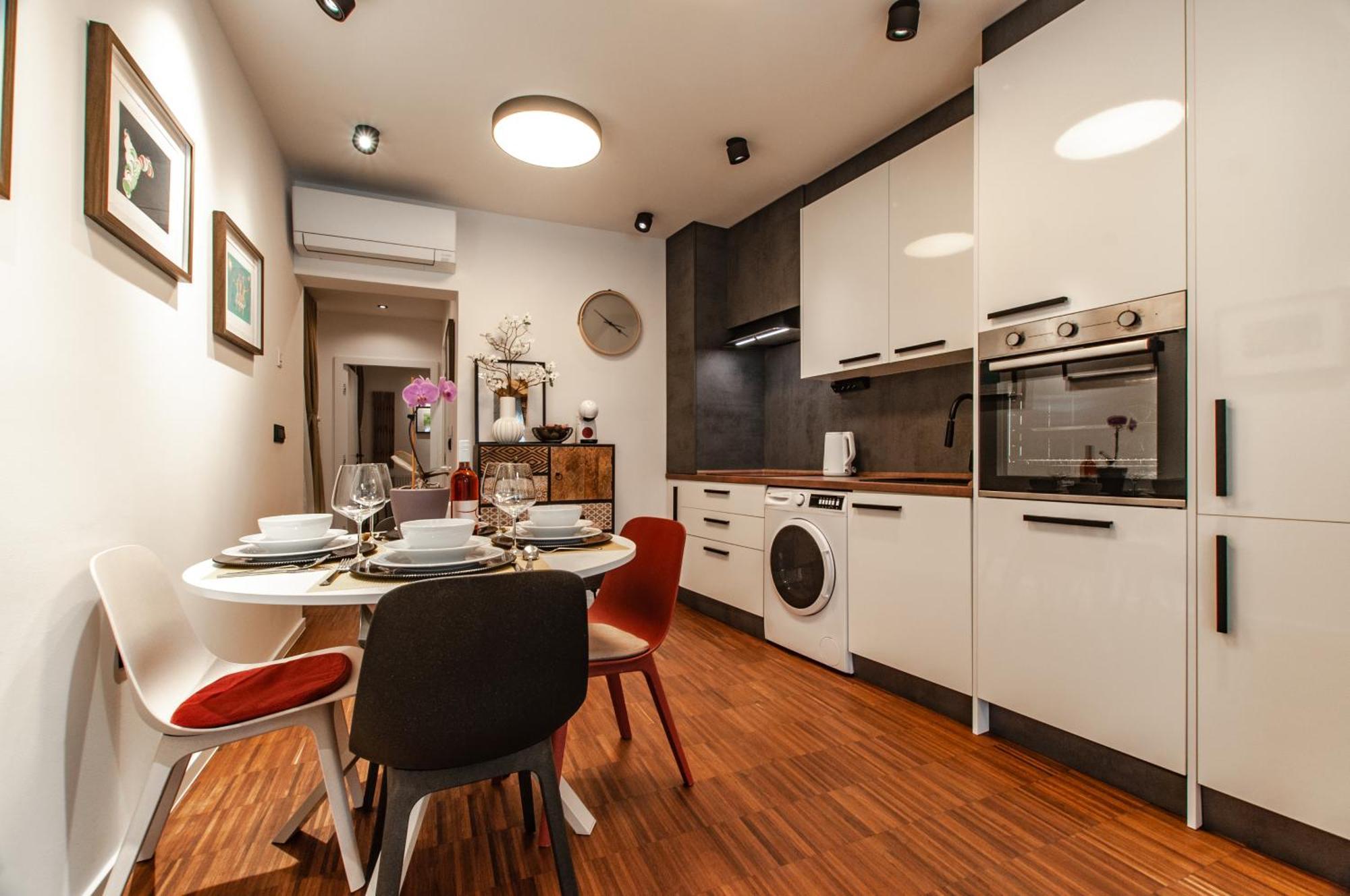 Six In The City Apartment, Любляна Экстерьер фото